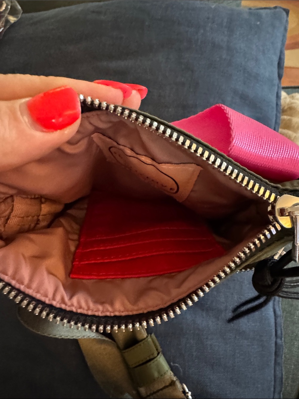 ShortyLove Olive Shorthand Crossbody Bag with Pink Handle - Picture 4 of 6